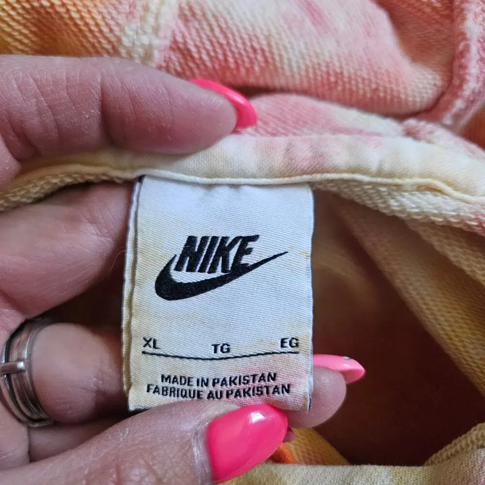 Nike Big Kids' Sportswear Club Fleece Tie-Dyed Hoodie XL